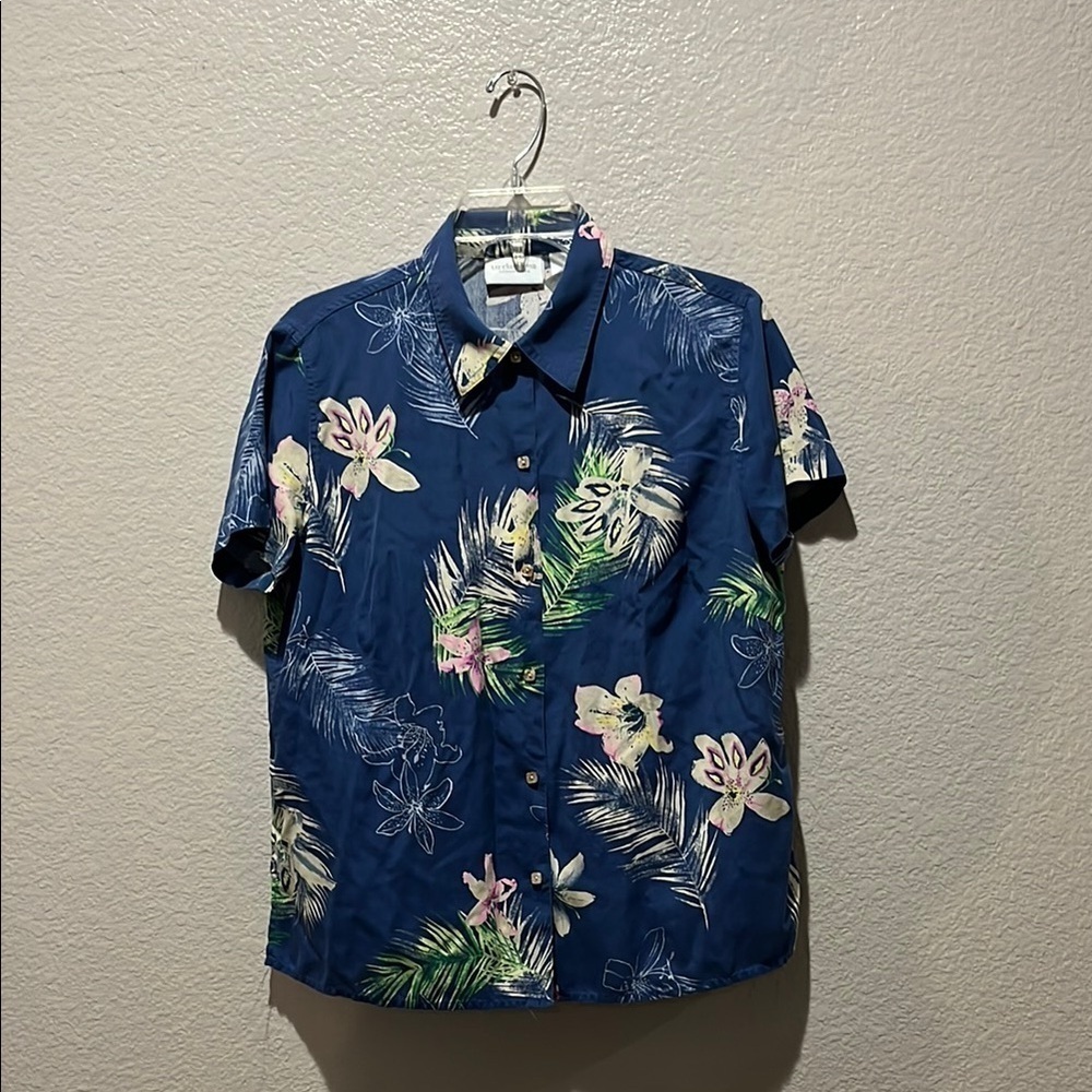 Liz Claiborne Women’s Hawaiian Shirt Size Medium Silk Short Sleeve Floral Vacay